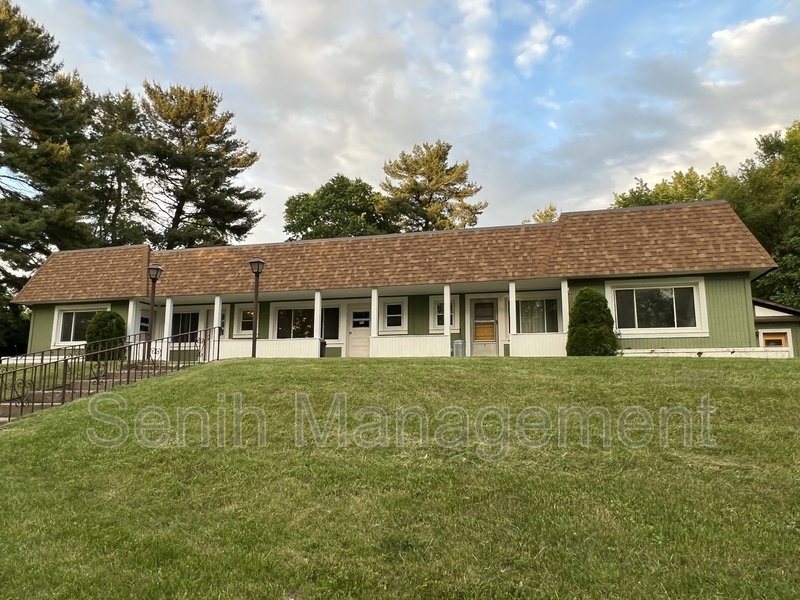 1651 Playstead St in West Bloomfield, MI - Building Photo