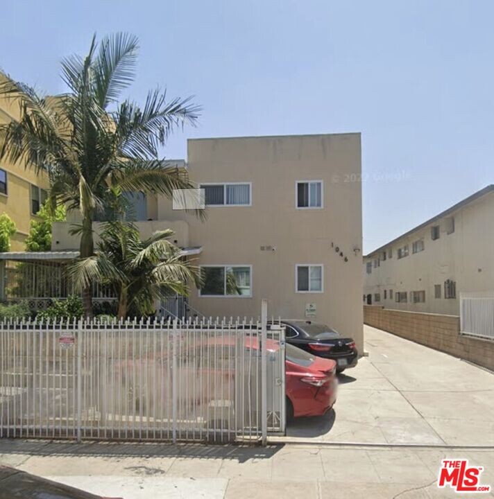 1046 S Norton Ave in Los Angeles, CA - Building Photo