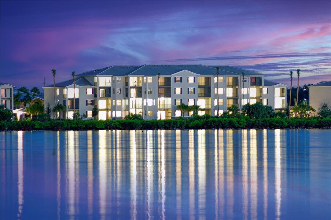 910 Tidewater Shores Loop-Unit -107 in Bradenton, FL - Foto de edificio
