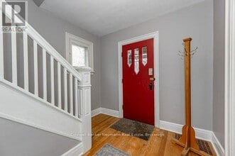 16 Mitchell St in Guelph, ON - Building Photo - Building Photo