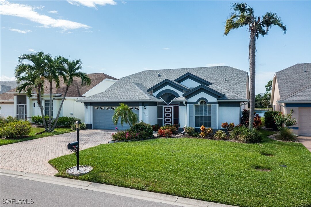 6637 Vancouver Ln in Naples, FL - Building Photo