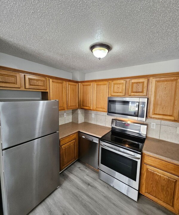 1010 W Linden Ave in Independence, MO - Foto de edificio