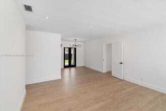 7750 SW 17th Terrace in Miami, FL - Building Photo - Building Photo