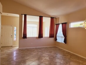 122 Greenmeadow Cir in Pittsburg, CA - Building Photo - Building Photo