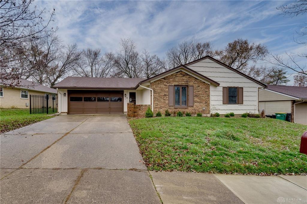 70 Bramble Bush Ln in Springboro, OH - Building Photo