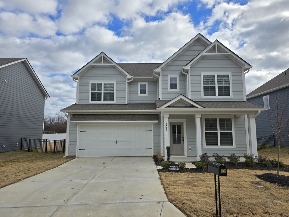 106 Maxwell Ave in Huntersville, NC - Building Photo