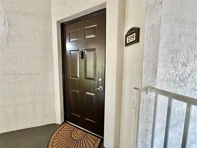 11403 NW 89th St, Unit 219 in Doral, FL - Foto de edificio - Building Photo