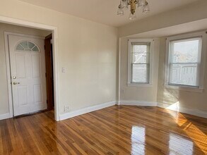78 Glendower Rd, Unit 2 in Boston, MA - Building Photo - Building Photo