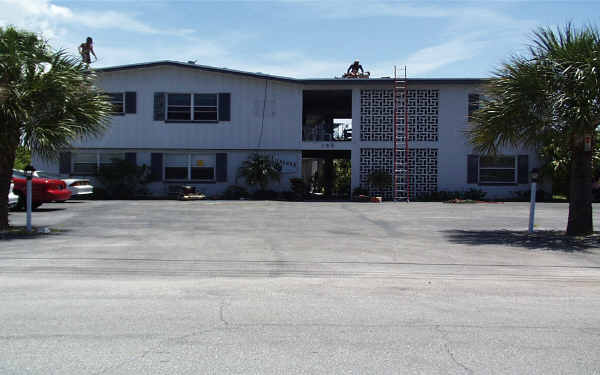 Ivanhoe Apartments in St. Petersburg, FL - Foto de edificio