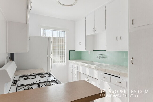 property at 1028 N Edinburgh Ave