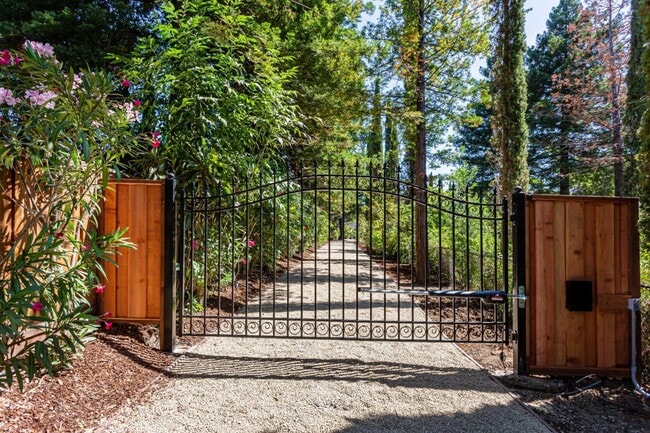 11A Cowell Ln in Atherton, CA - Building Photo - Building Photo
