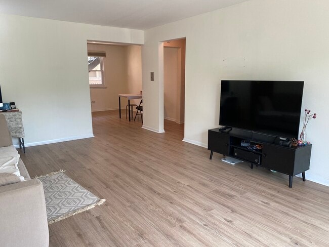 6587 N Northwest Hwy in Chicago, IL - Building Photo - Building Photo