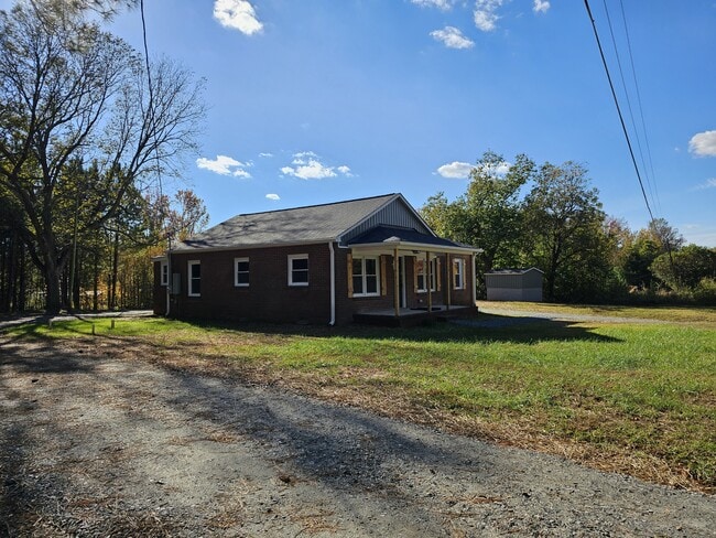 2113 Delview Rd in Cherryville, NC - Building Photo - Building Photo
