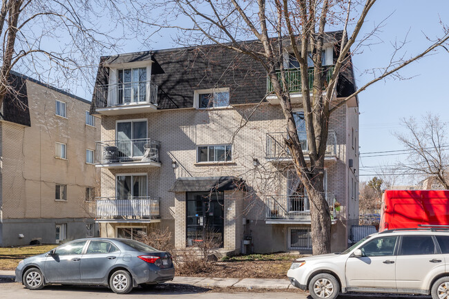 399 Copernic Av in Laval, QC - Building Photo - Building Photo
