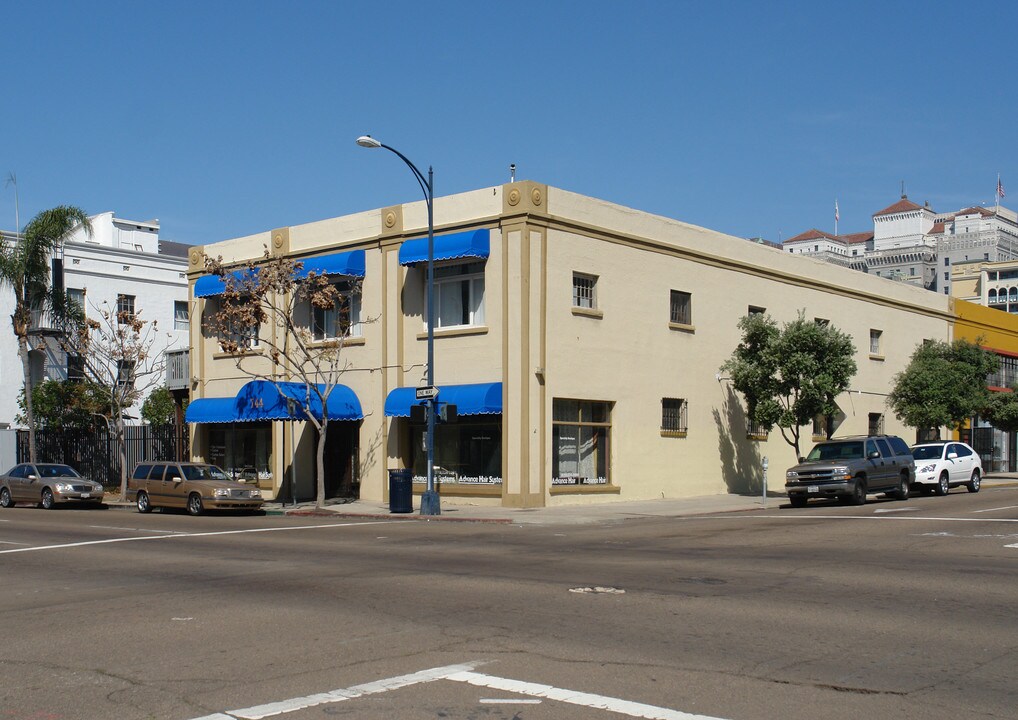 744 G St in San Diego, CA - Foto de edificio