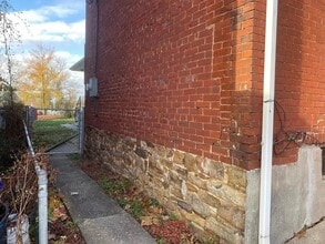 114 N Brown St in Lewistown, PA - Foto de edificio - Building Photo