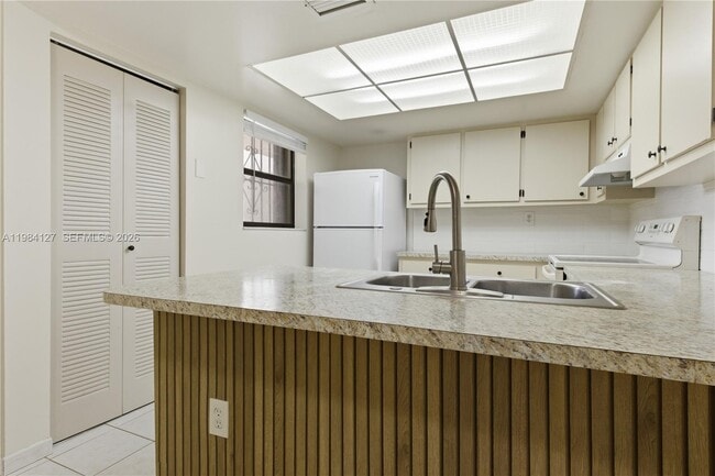 10885 NW 7th St in Miami, FL - Building Photo - Building Photo