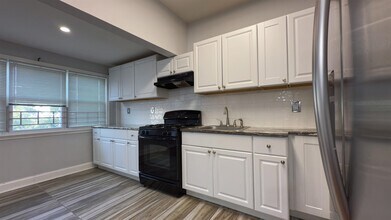 273 Woodlawn Ave in Jersey City, NJ - Building Photo - Building Photo
