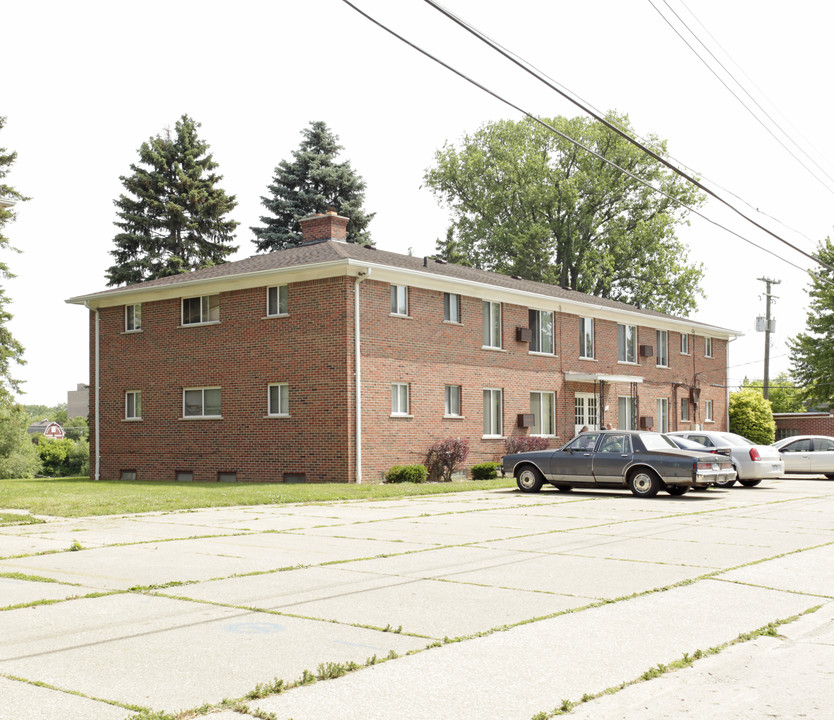 66 Riverview Dr in Mount Clemens, MI - Building Photo