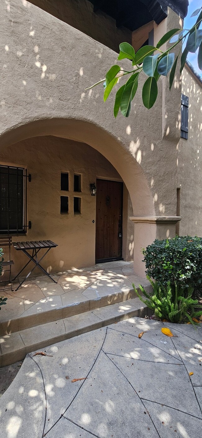 1143 Cardiff Ave in Los Angeles, CA - Building Photo - Building Photo