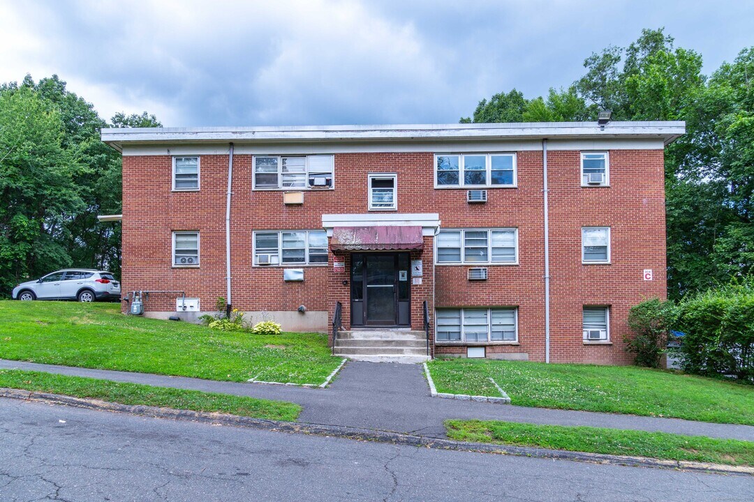 304 Pine Rock Ave in Hamden, CT - Building Photo