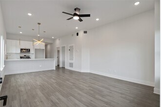 8114 Double in Houston, TX - Building Photo - Building Photo