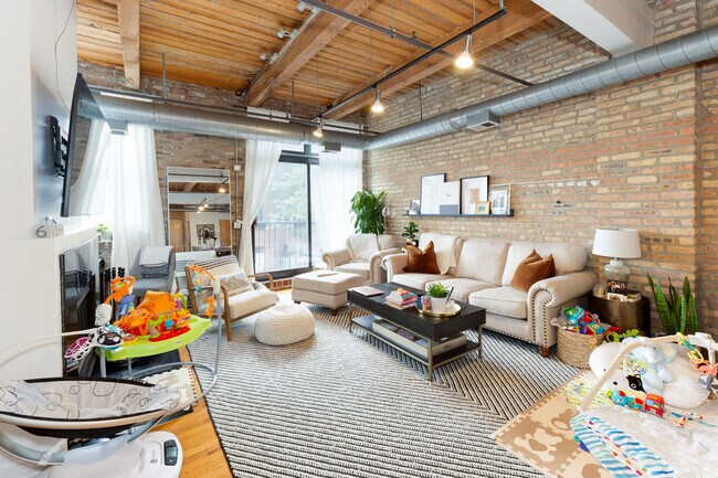 612 N Oakley Blvd in Chicago, IL - Building Photo - Building Photo