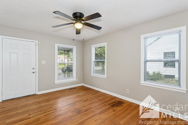 820 N Ridgewood Dr in Wichita, KS - Building Photo - Building Photo