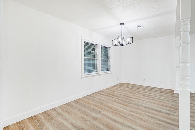 2703 Ammons St in Baytown, TX - Building Photo - Building Photo