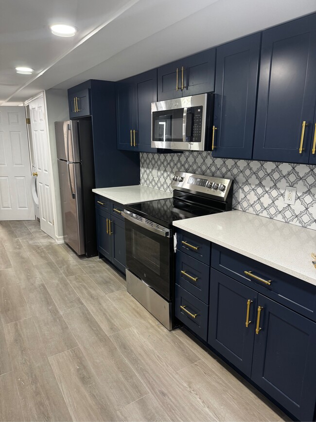 1757 E 52nd St, Unit Ground