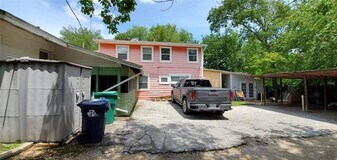 1015 S Welch St in Denton, TX - Building Photo