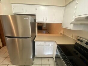 1102 Greentree Ct in Tallahassee, FL - Building Photo - Building Photo