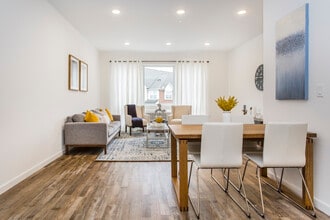 Lexington at Carteret in Carteret, NJ - Building Photo - Building Photo