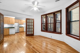 3702 N Sheffield Ave, Unit 2 in Chicago, IL - Building Photo - Building Photo