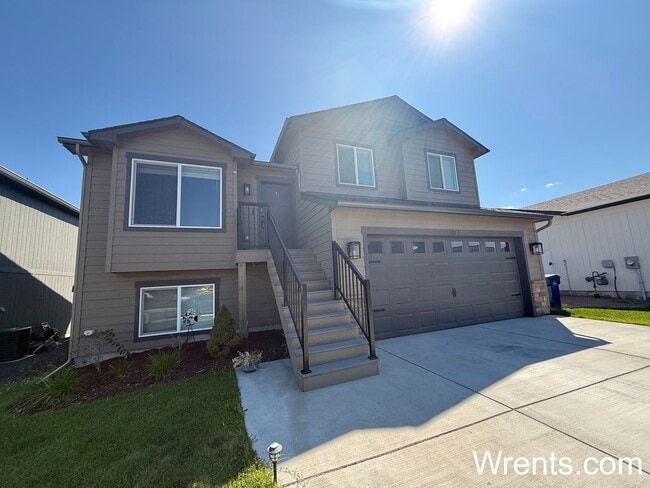property at 1217 S Greenacres Rd