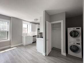 3931 N Janssen Ave, Unit M03H in Chicago, IL - Building Photo - Building Photo