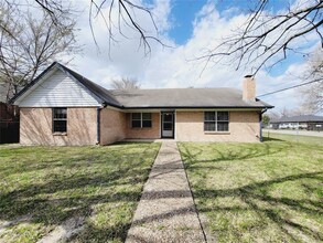 11002 Melba Ln in Houston, TX - Foto de edificio - Building Photo