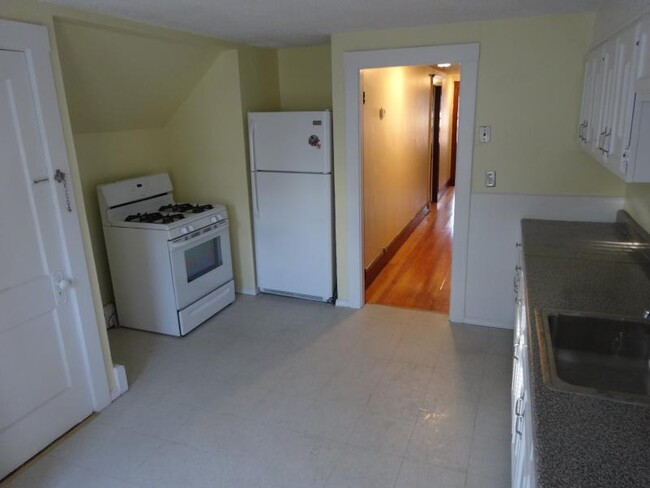 92 Hobart St, Unit 1 in Boston, MA - Building Photo - Building Photo