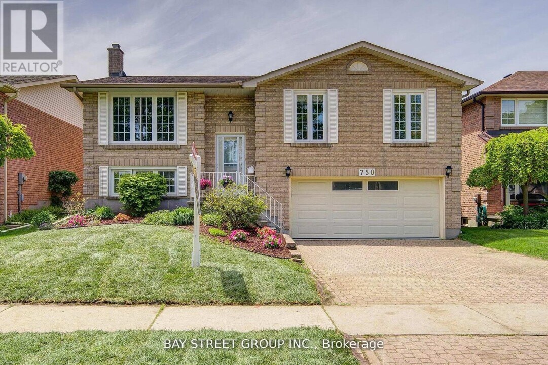 750 Griffith St in Oshawa, ON - Building Photo