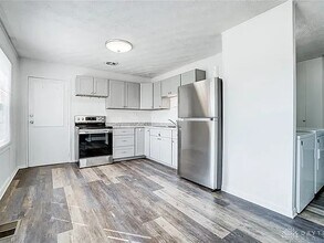 393 Ridgebury Dr in Xenia, OH - Building Photo - Building Photo