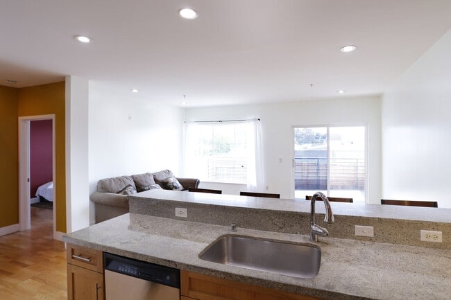 371 30th St in Oakland, CA - Building Photo - Building Photo