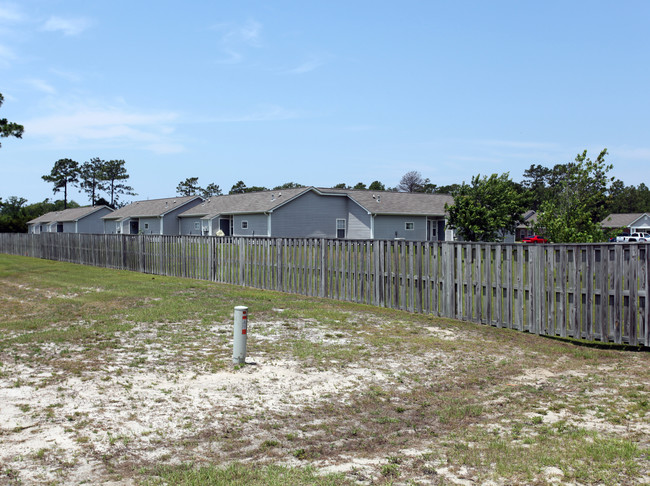 Windtree Apartments in Southport, NC - Building Photo - Building Photo