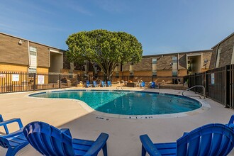 Glenview Square in North Richland Hills, TX - Foto de edificio - Building Photo