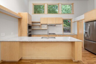 162 Sequoyah Hills Dr in Fletcher, NC - Building Photo - Building Photo