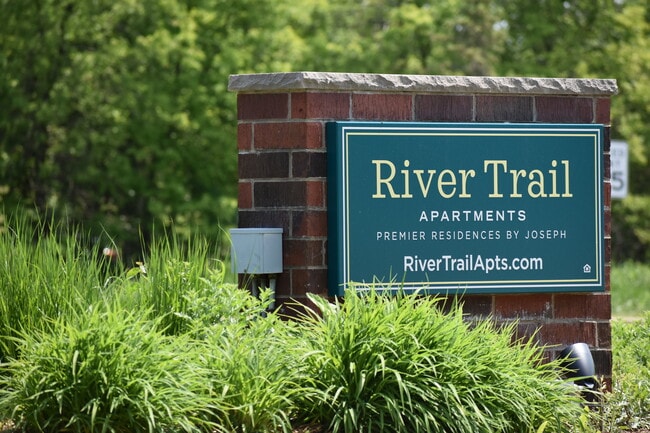 River Trail Apartments in Waukesha, WI - Building Photo - Building Photo
