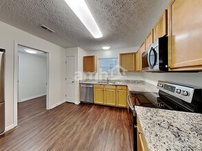 1395 Ithaca Dr in Columbus, OH - Foto de edificio - Building Photo