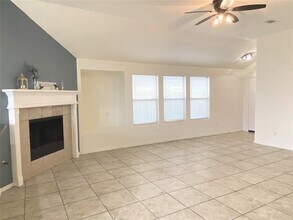 5634 Park Village Dr in Houston, TX - Building Photo - Building Photo
