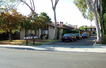 2635 Santa Ana Ave in Costa Mesa, CA - Building Photo - Building Photo