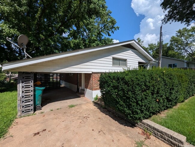 property at 9935 Ashmont Dr