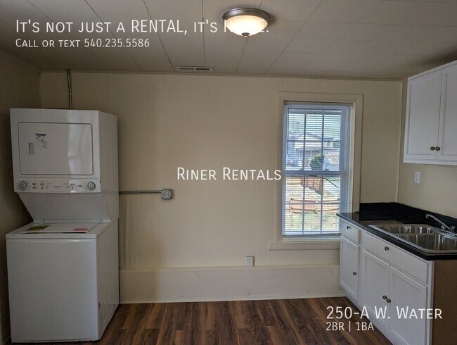 250 W Water St in Harrisonburg, VA - Building Photo - Building Photo